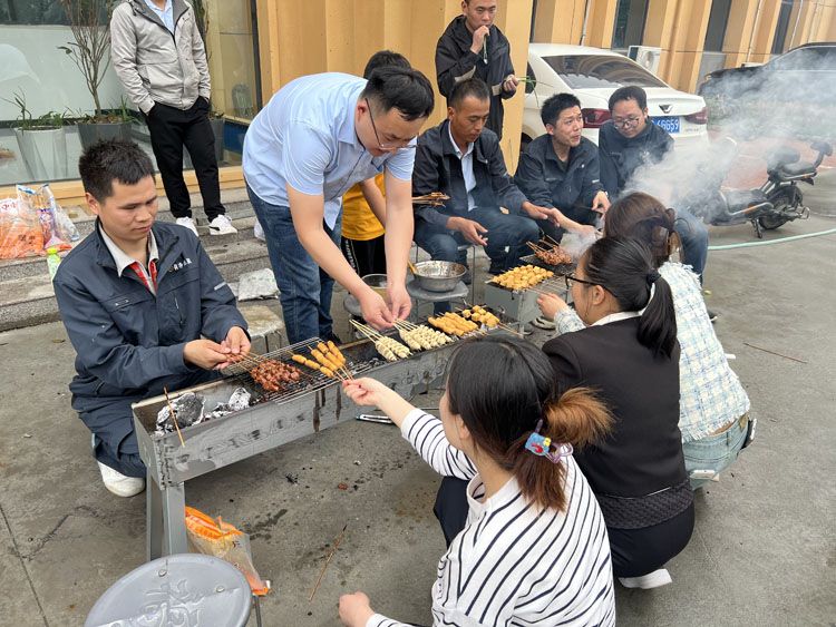 荷净集团 开展“一路前行 感恩有你 团结共进 收获未来”为主题团建会暨烧烤节活动