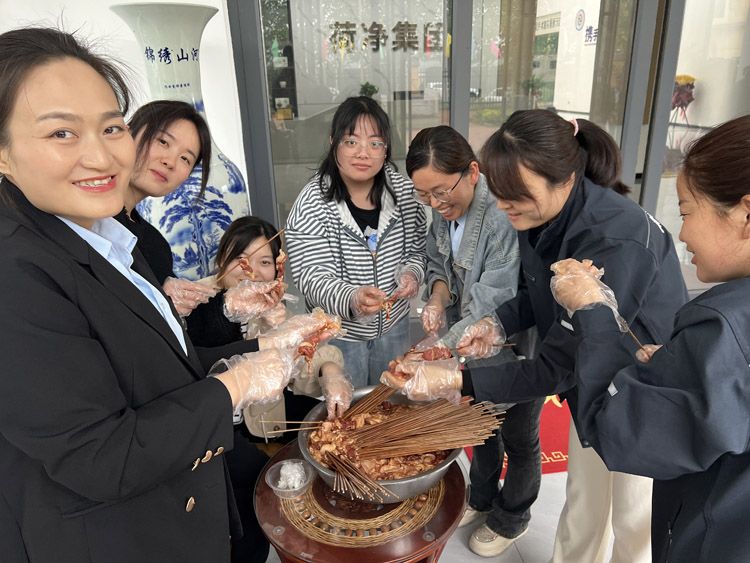 荷净集团 开展“一路前行 感恩有你 团结共进 收获未来”为主题团建会暨烧烤节活动