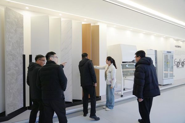 定陶区人民医院新院区专项团到访荷净集团清逸净化参观交流